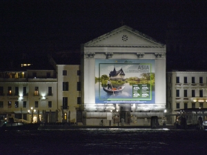 44_giant-advertising-riva-degli-schiavoni-chiesa-della-pieta-venice_alitalia