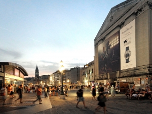 54_giant-advertising-riva-degli-schiavoni-chiesa-della-pieta-venice_JLC