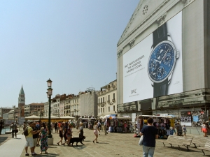 56_giant-advertising-riva-degli-schiavoni-chiesa-della-pieta-venice_jwc