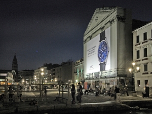 57_giant-advertising-riva-degli-schiavoni-chiesa-della-pieta-venice_jwc