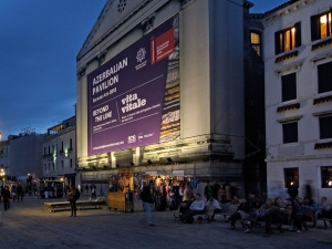 59_giant-advertising-riva-degli-schiavoni-chiesa-della-pieta-venice_azerbaijan-pavillion