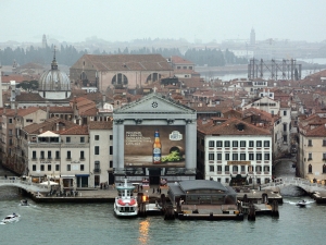 62_giant-advertising-riva-degli-schiavoni-chiesa-della-pieta-venice_poretti