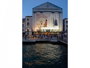 78_giant-advertising-riva-degli-schiavoni-chiesa-della-pieta-venice_il-sole-24-ore