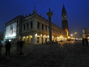 06_giant-advertising-zecca-palace-venice_ferragamo