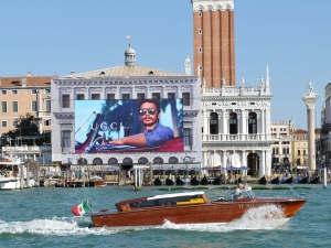 09_giant-advertising-zecca-palace-venice_gucci