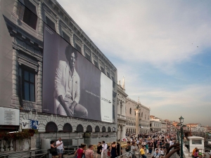 25_giant-advertising-zecca-palace-venice_lacoste