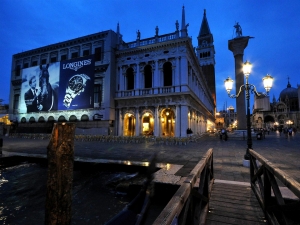 28_giant-advertising-zecca-palace-venice_longines