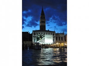 32_giant-advertising-zecca-palace-venice_maxmara