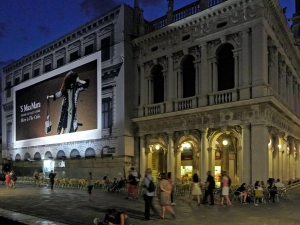 36_giant-advertising-zecca-palace-venice_maxmara