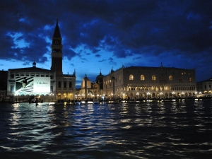 38_giant-advertising-zecca-palace-venice_maxmara