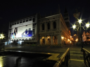 39_giant-advertising-zecca-palace-venice_pandora