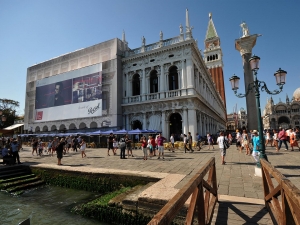 43_giant-advertising-zecca-palace-venice_persol